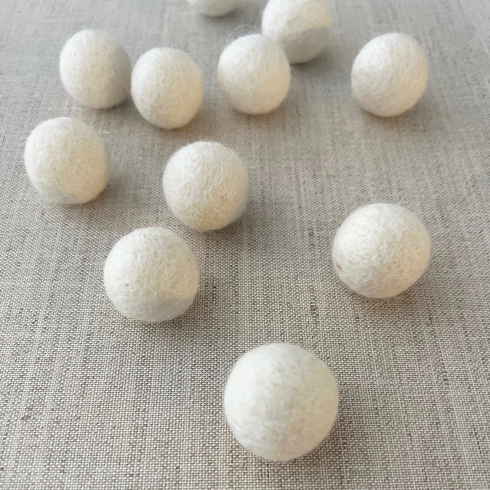 2.5cm wool felt balls- natural