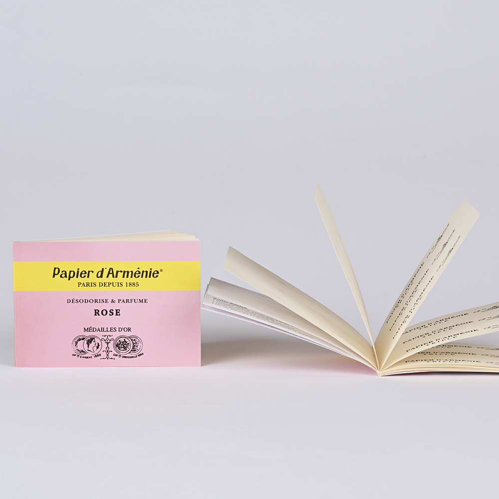 Rose incense papers (pink booklet), blends roses from Iran and Turkey with notes of honey. 