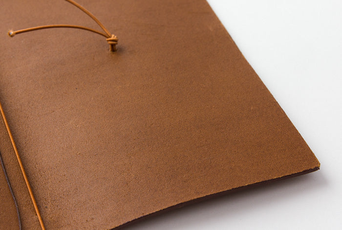 The elastic is easy to replace in your Camel TRAVELER'S notebook to add color or interest. 
